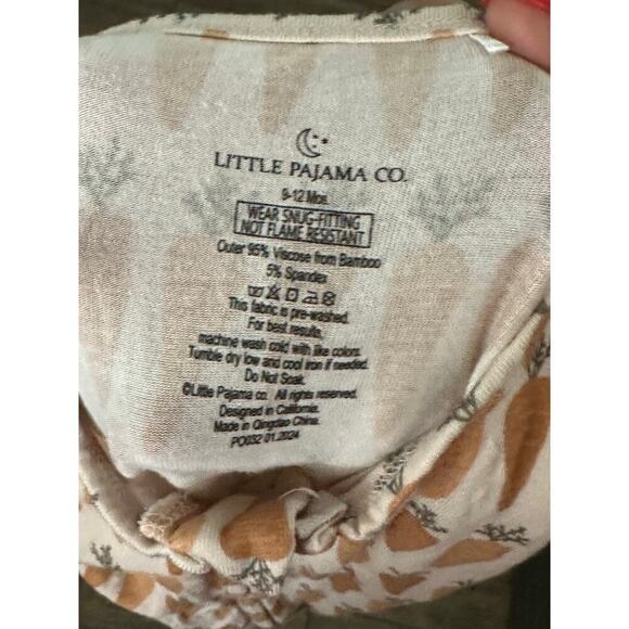 Little Pajama Co. Kid's Neutral Carrot Two-Piece Long Set Size 9-12M - Picture 6 of 6